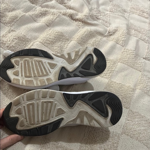 Avia White Athletic Shoes Low-Top Mesh Design - Picture 7 of 8